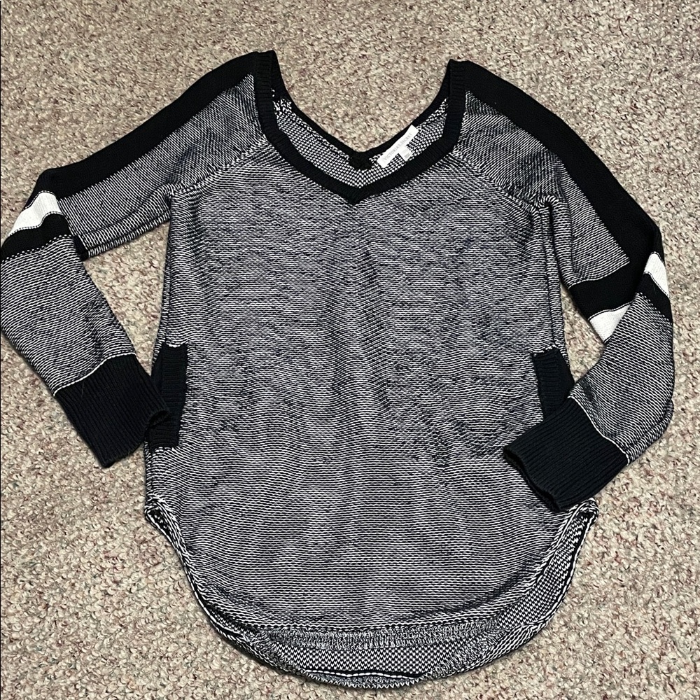 Victoria’s secret black and Gray V-Neck long body pocketed Sweater